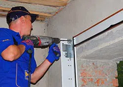 Trust Garage Door Sandy, UT 801-921-5131 - repair-side